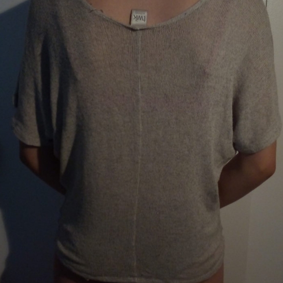 Top - Picture 2 of 3